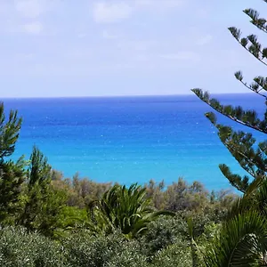 porto-santo-pedras-pretas-beach-house.madeira-islandshotels.com/